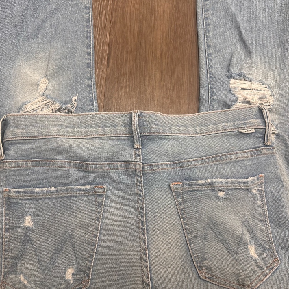 Mother The Weekender mid flare jeans JLN size 31
Free Hugs Wash! - Picture 9 of 9